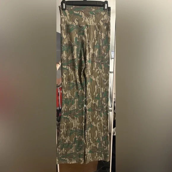 NWOT Tribe Kelley Ribbed Flare Leggings - Greenleaf Mossy Oak | M - Picture 7 of 9